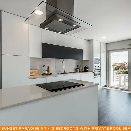 Sunset Paradise - Luxury With Private Pool, Sea View & Rooftop
