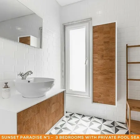 Sunset Paradise - Luxury With Private Pool, Sea View & Rooftop Villa *
